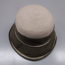 Carica l'immagine nel visualizzatore di Gallery, Seeberger, Cloche in tessuto con testa in treccia di carta