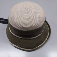 Carica l'immagine nel visualizzatore di Gallery, Seeberger, Cloche in tessuto con testa in treccia di carta