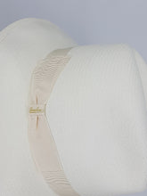 Load image into Gallery viewer, Giulietta Panama fine medium brim Women's Borsalino