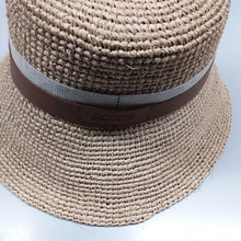 Carica l&#39;immagine nel visualizzatore di Gallery, Catarzi donna, cappello raffia con nastro pelle
